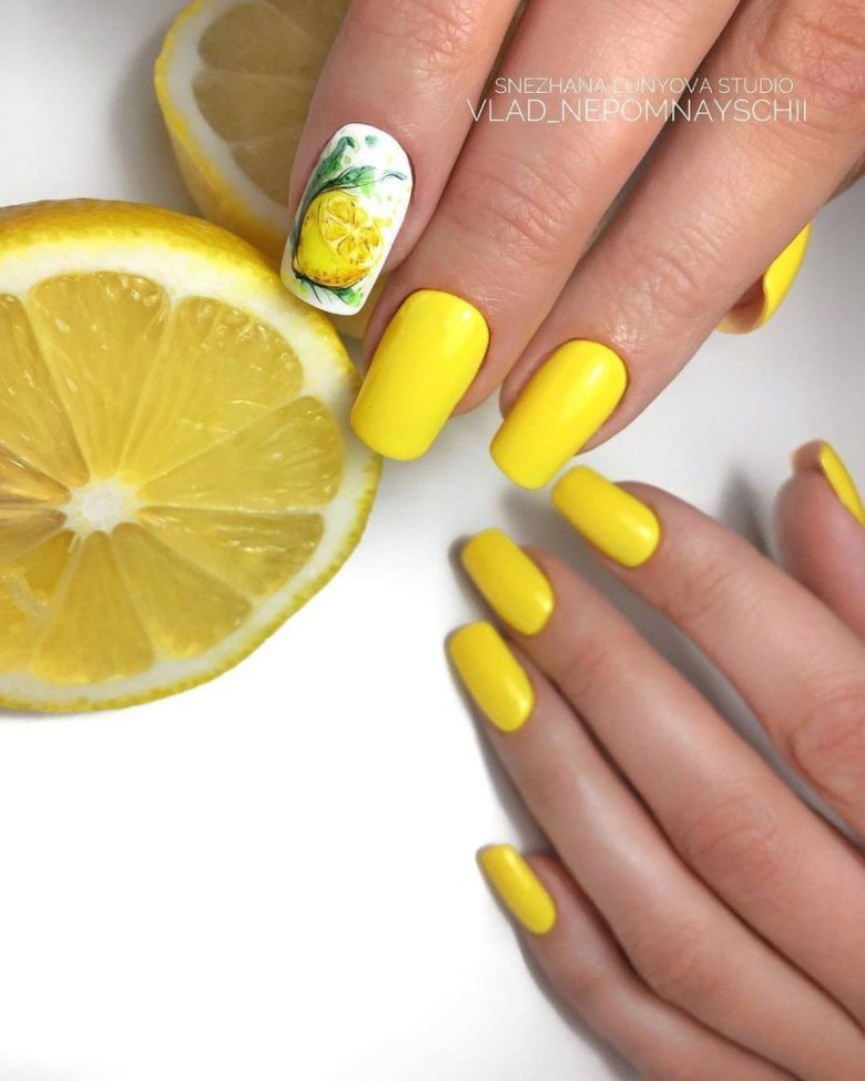 Стоковые фотографии по запросу White nails lemon