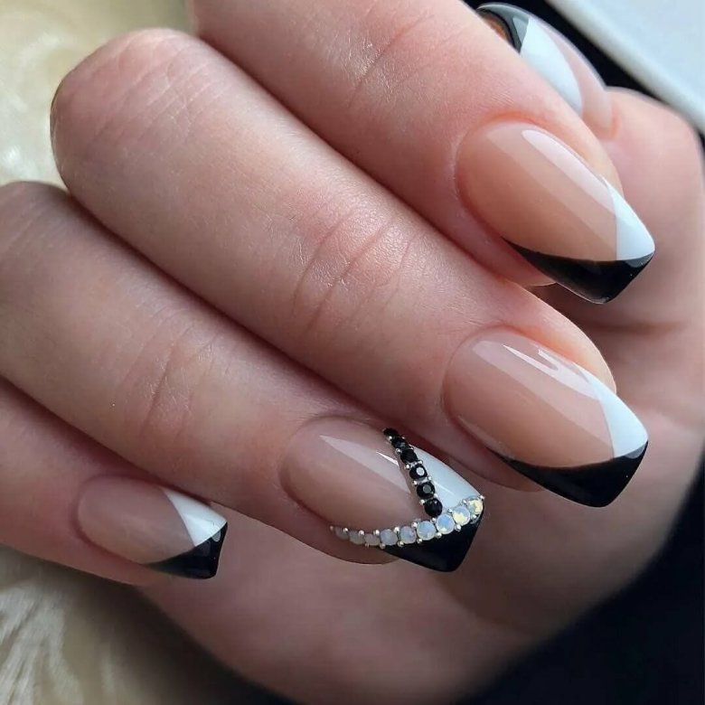 Дизайн ногтей френч белый с черным (47 фото)